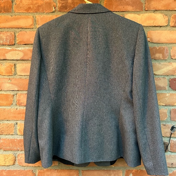 Tahari Gray Blazer with Lots of Detail ~ 14 Petite - Picture 2 of 9